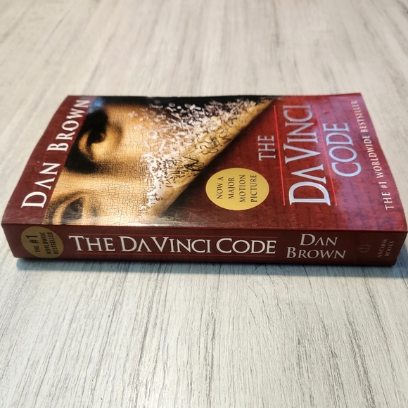 The DaVinci Code by Dan Brown - Picture 3 of 9